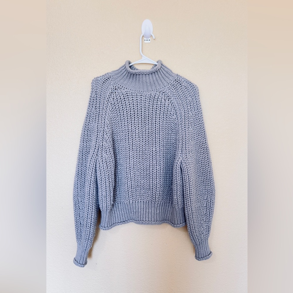 H&M Light Grey Chunky Knit Balloon Sleeve Cropped Sweater Women’s Size L